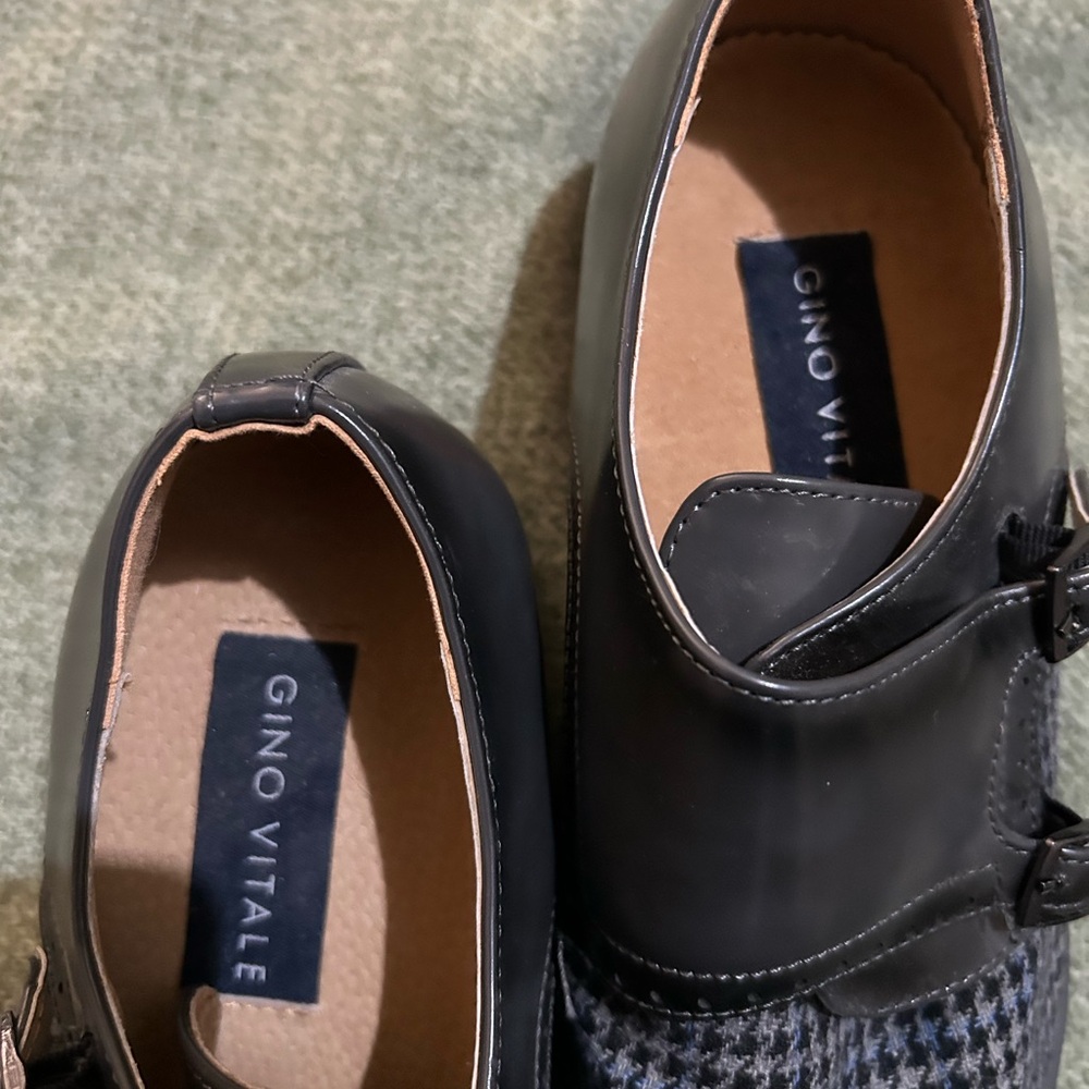 Gino Vitale NWOT Black and Gray Men's buckled dress shoes!